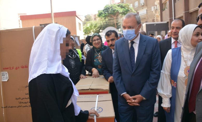 Photo of وسط أجواء من الفرحة والزغاريد.. محافظ القليوبية يسلم جهاز عرائس لـ 17 فتاة من المقبلات على الزواج