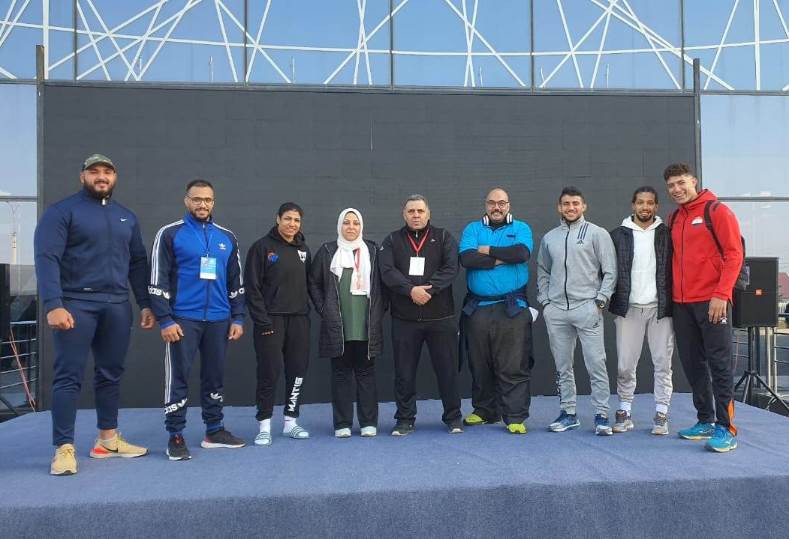 يخوض المنتخب المصري للسامبو في منافسات بطولة العالم المقامة في مدينة بيشكيك عاصمة دولة قرغيزستان خلال الفترة من 11 إلى 13 نوفمبر الجاري بمشاركة عدد كبير من اللاعبين من 50 دولة. وتشارك مصر في بطولة العالم للسامبو بـ 7 لاعبين وهم ثلاثة لاعبين في أسلوب سبورتيف وهم عبدالرحمن الدمراني في وزن 71 كج، محمد جبر في وزن 98 كج، حسن هندي في وزن 88 كج، وفي أسلوب كومباكت تشارك مصر بثلاثة لاعبين وهم سيف محسن في وزن 71 كج، أحمد عبد الباسط في وزن 79، خالد فزاع في وزن +98 كج، ومن فريق السيدات تشارك سماح عبد اللطيف في وزن 72 كج. وقال محمد صبيح، رئيس الاتحاد المصري للكيك بوكسينج، إن مصر تنافس بقوة في بطولة العالم للسامبو بعدما حققت نجاحات كبيرة خلال البطولات الإفريقية التي شاركت فيها مؤخرا وحصدت المراكز الأولى مضيفًا أن هناك إشادة دولية بمدى التطور الذي ظهر عليه اللاعبين المصريين خلال المنافسات القارية والدولية التي ضمت أقوى الدول في مجال رياضة السامبو. وتتكون بعثة مصر من كل من كابتن مريم يحيى مدير البعثة ومدرب البنات، ورئيس لجنة السامبوا في الاتحاد المصري للكيك بوكسينج، وتولي إعداد المنتخب الوطني كابتن محمد غريب للسامبوا كومباكت، وكابتن تامر حسين للسامبوا سبورتيف، ويترأس الوفد كابتن محمد صبيح رئيس الاتحاد المصري للكيك بوكسينج. ويعد السامبو أحد لجان الاتحاد المصري للكيك بوكسينج وتترأس اللجنة العليا للسامبو كابتن مريم يحيى.