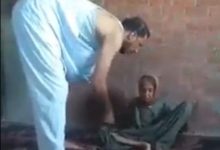 Photo of فيديو.. ابن يعذب امه بقرية فاقوس الشرقية وزوجته تصور