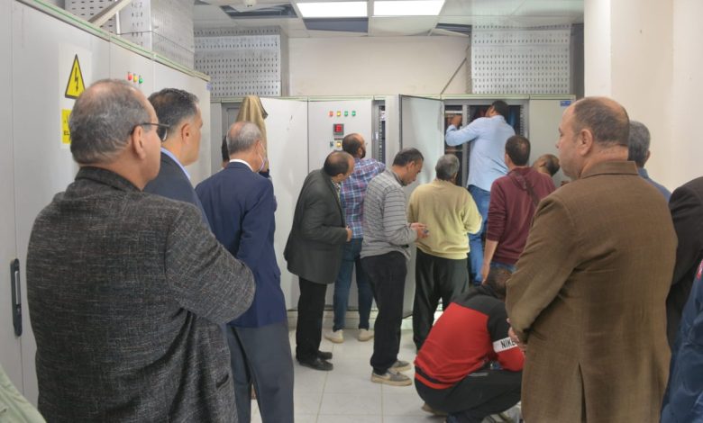Photo of محافظ القليوبية ورئيس هيئة المستشفيات التعليمية يتابعا عطل البار بلوحة تحكم الكهرباء بمستشفى بنها التعليمى
