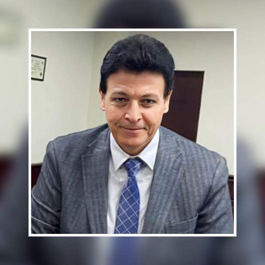 آداب بنها تنهى استعدادها لامتحانات الفصل الدراسى الاول أنهت كلية الآداب بجامعة بنها استعداداتها لامتحانات الفصل الدراسي الأول للعام الجامعى 2022 / 2023، وفقا للخريطة الزمنية للعام الدراسى. حيث تنطلق الامتحانات بالكلية خلال الأيام القليلة المقبلة وسط إستعدادات مكثفة خيتم الانتهاء من تجهيز الكنترولات وطباعة أسئلة الاختبارات وتجهيز اللجان والقاعات . وناقش مجلس الكلية برئاسة الدكتور محمد أبو عرب القائم بعمل عميد كلية اداب بنها، الاستعدادات لعقد امتحانات الفصل الدراسى الأول ، مع مراعاة الإجازات الخاصة بعيد الميلاد المجيد للأخوة المسيحيين، وحسب طبيعة كل قسم والاختلاف بين المواد النظرية والعملية. ووجه الدكتور ابو عرب، خلال الاجتماع، بعدم الضغط على الطلاب، والالتزام بقرار مجلس الجامعة الخاص بنظام الامتحانات ، ومراعاة مواصفات الورقة الامتحانية. كما وجه، بإلغاء جميع الإجازات على كافة المستويات خلال فترة الامتحانات، وتكليف أفراد الامن الإدارى بالكلية بفحص وصيانة والتأكد من سلامة طفايات الحريق ومتابعة اشتراطات الحماية المدنية داخل القاعات، واشار ابو عرب الى أن تصحيح المواد التى يؤديها الطلاب سيتم بشكل يومى أولا بأول بمجرد الانتهاء من الامتحانات، حيث تعمل الكنترولات بشكل دورى فى أعمال التصحيح والمراجعة والرصد.