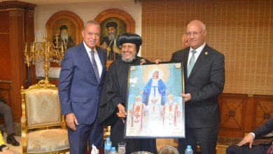 Photo of محافظ القليوبية ورئيس جامعة بنها يقدمان التهنئة للأخوة المسيحيين بمناسبة عيد الميلاد المجيد