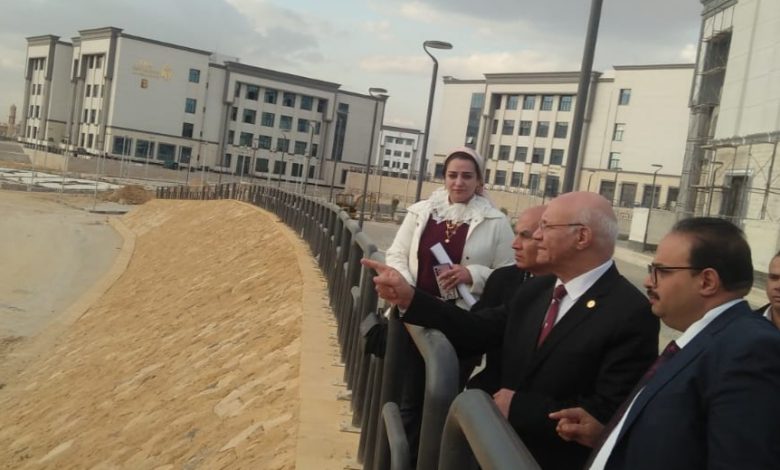 Photo of رئيس جامعة بنها يتفقد سير العمل بالجامعة الأهلية ومقر الجامعة بمدينة العبور