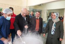Photo of رئيس جامعة بنها يفاجئ المدينة الجامعية بمشتهر ويلتقى بالطالبات