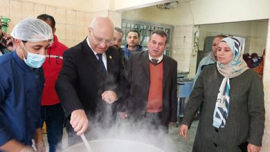 Photo of رئيس جامعة بنها يفاجئ المدينة الجامعية بمشتهر ويلتقى بالطالبات