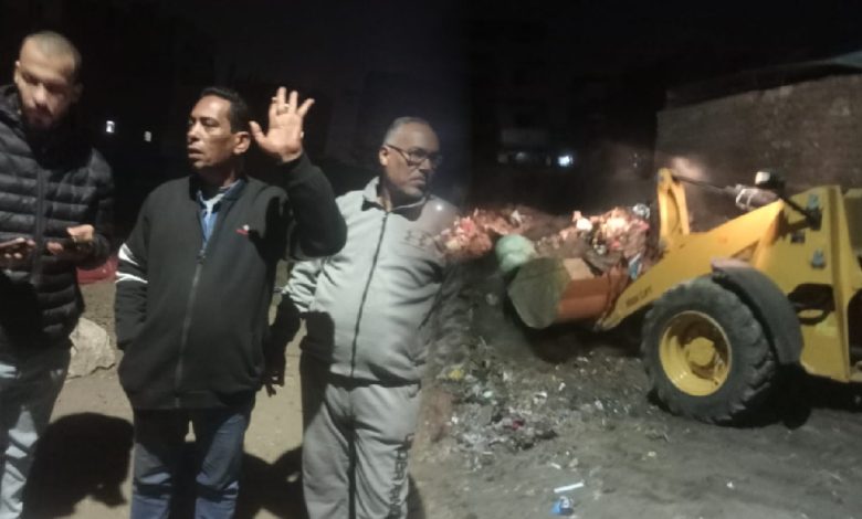 Photo of استجابة لـ نبض العالم.. رفع أكوام القمامة بعزبة المتيني في بنها.. صور