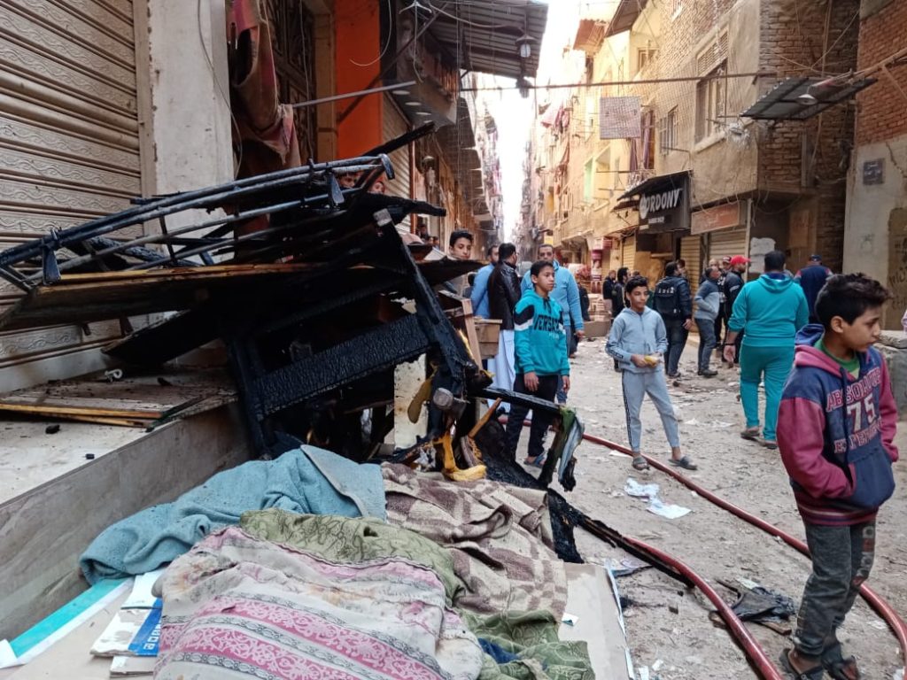 سيطرت قوات الحماية المدنية بالقليوبية على حريق شب بورشة نجارة بشارع احمد المندوه متفرع من شارع ترعة الشابورى مدينة عمر بن الخطاب، وجرى الدفع بسيارات الإطفاء والسيطرة على الحريق واخماده دون أن يمتد المناطق المجاورة له دون خسائر بشرية وتولت الجهات المعنية التحقيق والتي أمرت بانتداب المعمل الجنائى لفحص اسباب الحريق وتقدير خسائره.  تلقت الأجهزة الأمنية بالقليوبية اخطاراً من الحماية المدنية بالقليوبية يفيد نشوب حريق بورشة نجارة بشارع احمد المندوه متفرع من شارع ترعة الشابورى مدينة عمر بن الخطاب باسم اميل سعد شرقاوي جادالله 50سنة. على الفور انتقلت الأجهزة الأمنية لمكان الحريق، وجرى الدفع ب3 سيارات إطفاء وتم السيطرة على الحريق واخماده دون أن يمتد المناطق المجاورة له دون خسائر بشرية وتولت النيابة التحقيق.