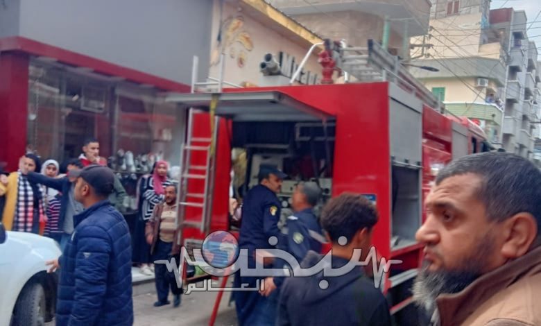 Photo of عاجل| إصابة 3 اشخاص في حريق نشب بسنتر ملابس في شارع عطا بمدينة بنها