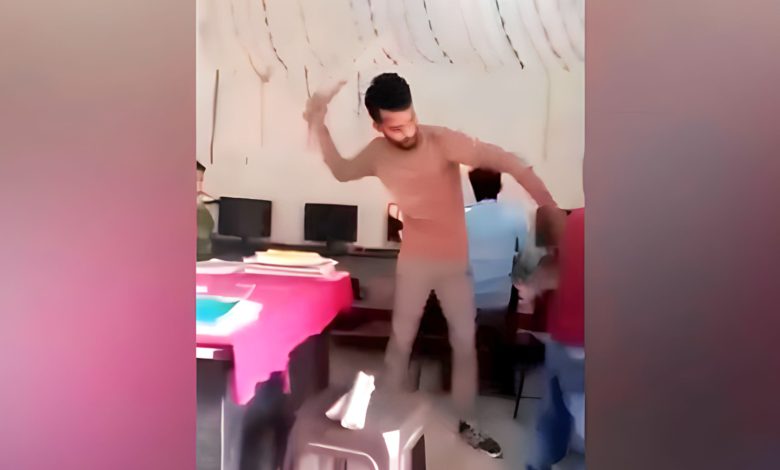 Photo of ضربه حتى الموت.. حقيقة مقطع فيديو متداول لمعلم يضرب تلميذه بلا رحمة في مصر
