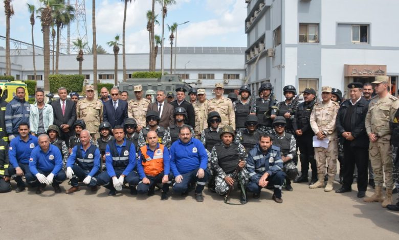 Photo of محافظ القليوبية يشهد البيان العملي لنجدة الهدف الحيوي المؤمن بالحراسات المشددة “بترول مسطرد