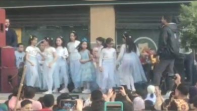 Photo of شاب بالخانكة يقدم عروض فنية للاطفال على مسرح الرصيف احتفالا بالعيد 