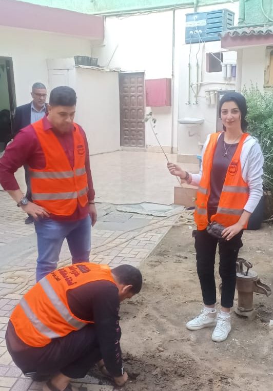 حزب العدل بالقليوبية: يقوم بزراعة وتشجير مؤسسة الرعاية الاجتماعية ببنها للبنين قام حزب «العدل» بمحافظة القليوبية، بمواصلة فعالية تشجير المؤسسات الخدمية فى إطار خطة الحزب لمشاركة الدولة فى تقديم الوعي البيئي والمشاركة الفعالة لخدمة المجتمع والناس، حيث قام الحزب بزراعة عدد من الأشجار بمؤسسة دار الرعاية الاجتماعية ببنها للبنين. جاء هذا بالتنسيق بين كابتن محمد عفيفي أمين العمل الجماهير بالمحافظة، وايمان السيد أمين شباب بندر بنها، ووائل جمال امين العلاقات العامة والمراسم بالمحافظة، وذلك إيمانا من الحزب بدوره الفعال بضرورة التواجد والتلاحم مع المواطنين. وقالت الهام السيد أمين حزب العدل بمحافظة القليوبية؛ مبادرة التشجير تهدف إلى توعية المجتمع بأهمية التشجير وتأكيد مشاركة منظمات المجتمع المدني في الحفاظ على الزراعة وتأصيل القيم الزراعية وأهميتها في نفوس النشء بما في ذلك تحفيز الطلاب والطالبات وتوعية الجمهور عموما بالدور الهام للزراعة. وأوضحت الهام السيد أن المبادرة تشمل المصالح الخدمية التي يرتد عليها المواطنون بشكل مستمر مثل المدارس والمستشفيات مكاتب الشؤون الاجتماعية ودور الرعاية الاجتماعية ومراكز الشباب، وذلك من أجل المنفعة العامة.