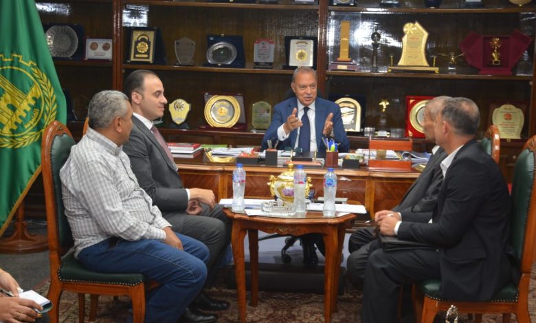 Photo of محافظ القليوبية يعقد اجتماعا لمناقشة رفع كفاءة منظومة النظافة بمدينة شبرا الخيمة 