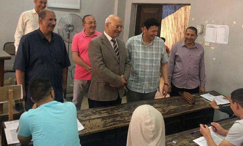 Photo of رئيس جامعة بنها يتفقد لجان الامتحانات بكليتي التجارة والآداب