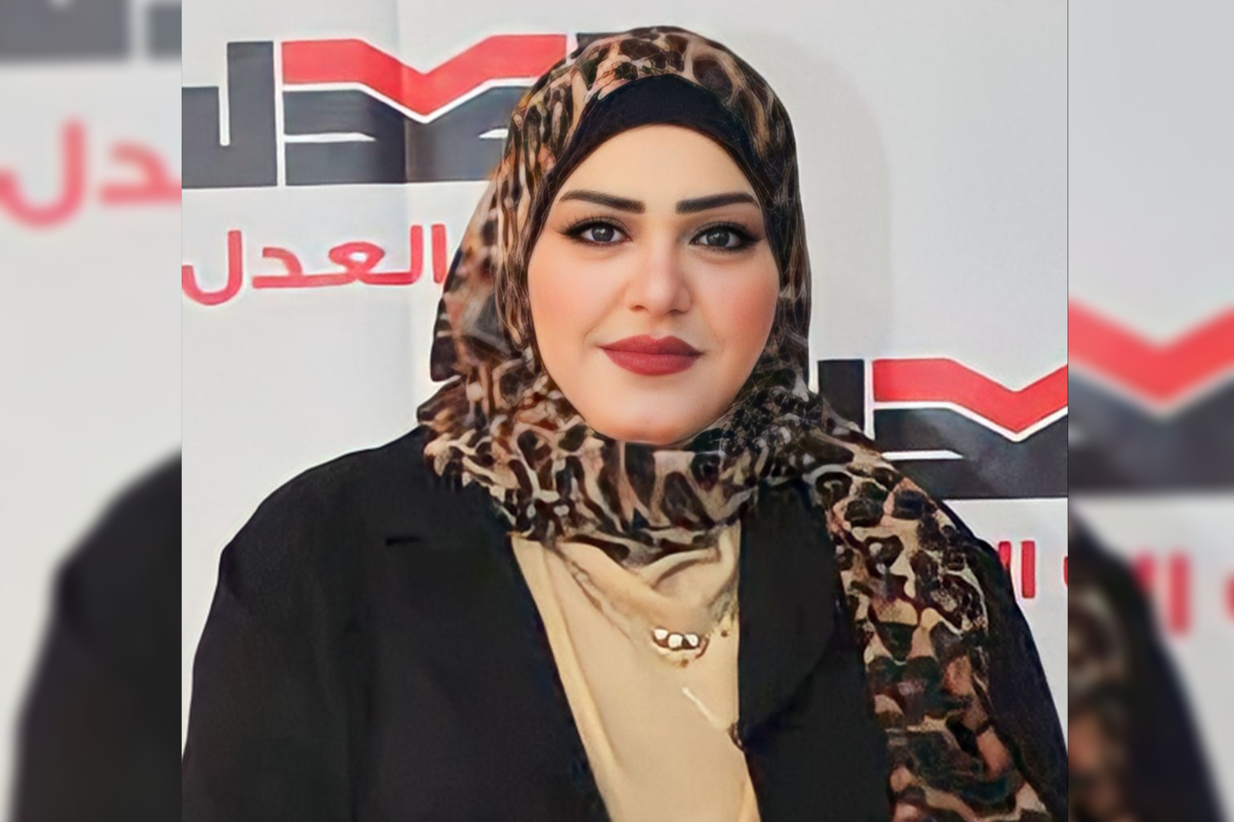 أعلنت إلهام السيد أمين محافظة القليوبية بحزب العدل، اليوم الإثنين، عن استقالتها من منصبها. وأوضحت إلهام السيد فى استقالتها المسببة، أنها انضمت للحزب وعملت بين أعضائه، على مدار 7 أشهر، بكل تفاني واخلاص في العمل ، مشيرة إلى أنها قدمت قصاري جهدها فى تحقيق أهداف الحزب، والالتزام بقواعده. وأضافت: إن الفترة الاخيرة شهدت أمانة القليوبية عدد خلافات داخل الامانة وحدث اختلافات في وجهات النظر فى عدة مواقف، لذا أتقدم باستقالتي اليوم بناءً على مبادئ وطنية، مؤكدة ان هناك أسباب أخرى لم تفصح عنها علناً الا في الاستقالة الموجه لرئيس الحزب. وكان قد أصدر عبد العزيز الشناوي، الأمين العام بحزب العدل، في فبراير 2023، قرارا بتكليف الهام السيد، بمهام القائم بأعمال أمين محافظة القليوبية. يواصل اعضاء حزب العدل بالقليوبية تقديم استقالتهم يواصل أعضاء حزب العدل بالقليوبية تقديم استقالاتهم اعتراضا على سياسات الامانة العامة بالحزب وتدخلات وسعي أحد أعضاء المركزية وعضو هيئة مكتب بالمحافظة والمشرف على امانة القليوبية، للسيطرة على الأمانة، وتحقيق مصالح شخصية وخاصة به على حساب الحزب، مما أدى إلى غضب وتذمر العديد من الأعضاء، وخاصة الشباب وسارع الجميع بتقديم استقالاتهم واحدا تلو الاخر، بالإضافة لحدوث حالة كبيرة من الخلافات والانشقاقات داخل الحزب خلال الفترة الأخيرة. جاء هذا بعد تقديم إلهام السيد أمين محافظة القليوبية بحزب العدل، حيث أوضحت فى استقالتها، أنها انضمت للحزب وعملت بين أعضائه، على مدار 7 أشهر، بكل تفاني واخلاص في العمل ، مشيرة إلى أنها قدمت قصاري جهدها فى تحقيق أهداف الحزب، والالتزام بقواعده. كما اعلن مجدي المهدي نقيب شمال محامين القليوبية وأمين الشؤون القانونية بالحزب باستقالته، وأحمد إبراهيم أمين ذوي الهمم بالمحافظة باستقالته، وابراهيم عماد امين مساعد اعلام المحافظة، ووائل جمال امين العلاقات العامة والمراسم بالمحافظة، وايمان السيد أمين شباب بندر بنها. كما قدمت الوحدة الحزبية بقرية بطا بكامل اعضائها استقالتهم، وقدمت أمانة ذوي الهمم بجميع اعضائها استقالتهم، وعدد كبير مازال يتقدم بالاستقالة. شهدت امانة القليوبية انشقاقات وخلافات داخلية كثيرة، أدت لاستقالة ورحيل الكثيرين، ولعل اخرهم حتى كتابة هذه السطور أمانة ذوي الهمم بالكامل.