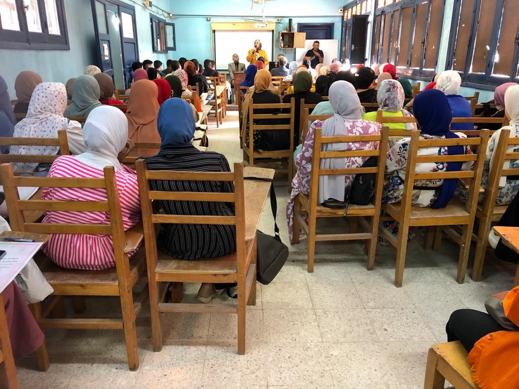 حسن هيكل مفهوم الانتخابات ومراحل العملية الانتخابية، والمواد الدستورية التى تنص على الحقوق الانتخابية، وكذلك اشكال المشاركة السياسية. وحث الدكتور حسن هيكل الشباب على ضرورة النزول للادلاء بأصواتهم في الانتخابات الرئاسية المقبلة وتوجيه رسالة للعالم أجمع أن الشعب المصرى قادر على القيام بدوره الهام فى بناء الدولة المصرية