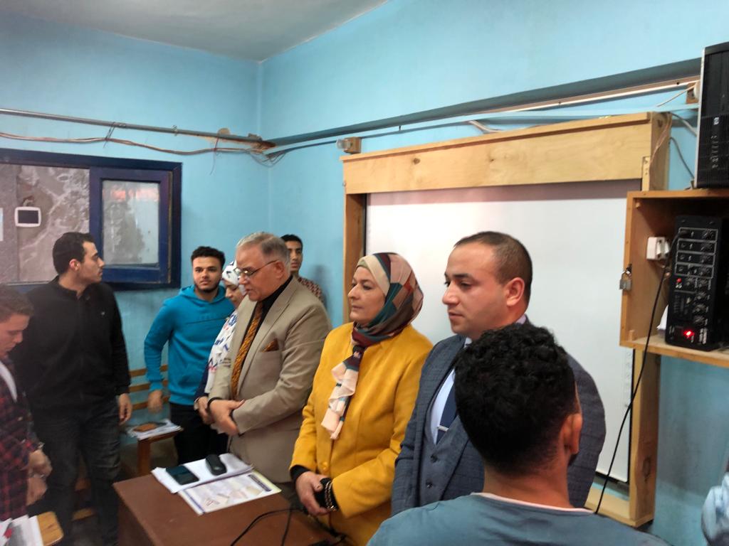 حسن هيكل مفهوم الانتخابات ومراحل العملية الانتخابية، والمواد الدستورية التى تنص على الحقوق الانتخابية، وكذلك اشكال المشاركة السياسية. وحث الدكتور حسن هيكل الشباب على ضرورة النزول للادلاء بأصواتهم في الانتخابات الرئاسية المقبلة وتوجيه رسالة للعالم أجمع أن الشعب المصرى قادر على القيام بدوره الهام فى بناء الدولة المصرية
