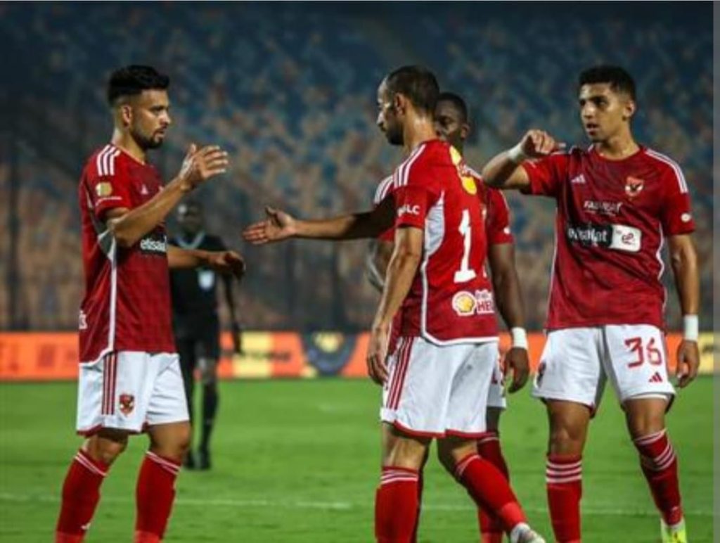  كتب: سامح رشاد  انتهت فترة التوقف الدولي، التى خاض خلالها المنتخب المصرى مباراة جيبوتى التى فاز بها بسداسيه دون رد، ثم الفوز على سيراليون بهدفين دون رد فى الجولة الثانية من التصفيات الأفريقية المؤهلة لكأس العالم. وبدأت الأندية المصرية الاستعداد للمباريات الأفريقية سواء فى دورى الأبطال أو الكونفيدرالية. موعد مباراة بيراميدز مع مازيمبى فى دورى أبطال أفريقيا  بيراميدز وسنة أولى دورى أبطال فى مواجهة مع مازيمبى الكونغولى فى الجولة الأولى لمباريات دورى أبطال أفريقيا. وستكون المباراة يوم الجمعه 24 فبراير الساعة السادسة مساء بتوقيت القاهرة على ملعب الدفاع الجوى، مباراة بقيادة تحكيمية من كينيا، والحكم بيتر كاماكو موعد مباراة الأهلى و ميدياما الغانى فى دورى أبطال أفريقيا  يستضيف الأهلى فريق مبدياما الغانى يوم السبت القادم فى تمام الساعة التاسعة بتوقيت القاهرة على ملعب السلام، بقيادة تحكيمية من مالى، والحكم بوبو تراورى  موعد مباراة الزمالك وأبو سليم الليبى فى الكونفيدرالية الأفريقية  يستضيف الزمالك فريق ابو سليم الليبي يوم الأحد، الساعة السادسة بتوقيت القاهرة على ملعب برج العرب " بالإسكندرية "، بقيادة تحكيمية من تونس، والحكم محرز المالكى موعد مباراة فيوتشر و سوبر سبورت الجنوب أفريقي فى الكونفيدرالية الأفريقية يستضيف نادى مودرن فيوتشر نظيره الجنوب افريقى "سوبر سبورت" يوم الأحد فى تمام الساعة الثالثة عصراً بتوقيت القاهرة على ملعب السلام بقياده تحكيمية من بوركينا فاسو، والحكم جيان اوتارا.