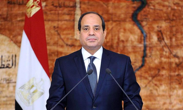 أعرب الرئيس عبد الفتاح السيسي عن سعادته البالغة مشهد اصطفاف المصريين وانخراطهم فى صفوف الناخبين في الاستحقاق الانتخابي الرئاسي وهو ما يعد دلالة واضحة لكل متابع في الداخل أو في الخارج على حيوية وفاعلية المجتمع المصري بكافة أطيافه وفئاته ويؤكد على أن إرادة المصريين نافذة بصوت كل مصري ومصرية. أبناء مصر الكرام، إن فخرى بكم.. لا حدود ولا نهاية له واختياركم لي في مهمة قيادة الوطن.. هو تكليف أتحمل أمانته أمام الله "عز وجل" وأمامكم.. وسيشهد التاريخ به وكم ازداد فخرى، وأنا أشهد بعين متأملة.. جموع الشعب المصري تعبر عن نفسها فى المقدمة كان شباب مصر.. يعبر عن نفسه.. وعن حيوية مصر ومستقبلها وكالعادة والعهد.. تثبت المرأة المصرية مرة أخرى.. بأنها صوت الضمير الوطنى.. المعبر عن صمود وصلابة أمتنا كما كان عمال مصر وفلاحوها.. نموذجا للوعى والإرادة ويؤكدون مرة أخرى.. على أنهم صناع المستقبل، وزارعو الأمل والشكر موصول لجيش مصر وشرطتها وقضائها.. الذين أمنوا وأشرفوا على خروج هذه الملحمة الوطنية.. بتلك الصورة التى استدعت الفخر والاعتزاز. وفى نهاية حديثي إليكم أؤكد أننى كما عاهدتكم.. رجل مصرى.. نشأ فى أصالة الحارة المصرية العريقة أنتمى إلى المؤسسة العسكرية.. ولا أملك فى مهمتى التى كلفتمونى بها.. سوى العمل بكم، ومن أجلكم لا أدخر جهدا، ولا أسعى سوى لإرضاء الله تعالى، وتحقيق آمالكم وتطلعاتكم. إن اختياركم لى لقيادة الوطن.. إنما هو أمانة.. أدعو الله أن يوفقنى فى حملها بنجاح، وتسليمها بتجرد فلنعمل معا، لأجل مصرنا العزيزة وبقوة شعبها واصطفافه الوطنى، دائما وأبدا: تحيا مصر.. تحيا مصر.. تحيا مصر. والسلام عليكم ورحمة الله وبركاته. اقرأ أيضا: الجريدة الرسمية تنشر قرار فوز السيسي في الانتخابات الرئاسية 2024 الهيئه الوطنيه للانتخابات، نتيجه انتخابات الرئاسه، نتيجة الانتخابات المصرية، الانتخابات الرئاسية، اعلان نتيجه الانتخابات الرئاسيه ،نتيجة الانتخابات الرئاسية في مصر، نتيجه الانتخابات الرئاسية، اعلان نتيجة الانتخابات الرئاسية ،نتيجه الانتخابات، اعلان نتيجة الانتخابات، نتيجة الانتخابات، الانتخابات الرئاسية 2024 ،الانتخابات الرئاسية المصرية 2024، الطريق إلى الرئاسة، مصر تنتخب، السيسي، الرئيس عبد الفتاح السيسي ، الرئيس السيسي ، مصر ، اخبار مصر