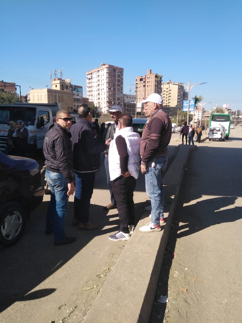  شنت إدارة الإشغالات بنها ،اليوم برئاسة السيد حامد مدير إدارة الإشغالات وبمعاونة الجهاز المعاون والمكون من كلا من أيمن مغاوري وبالتنسيق مع شرطة مرافق ببنها تم الدفع بسلسلة من الحملات الهادفة للحفاظ على المنظر الجمالي لكوبري الرياح التوفيق ببنها والطرق والشوارع المؤدية لمنطقة منشيه النور ومنع التكدس وتسير حركه المواطنين على الكبارى والطرق. وجاء هذا تنفيذا لتوجيهات اللواء عبد الحميد الهجان محافظ القليوبية والمحاسب محمد عبد الحميد مرعى رئيس الوحدة المحلية لمركز ومدينة بنها بتكثيف الحملات لمواجهة ظاهرة الإشغالات بشوارع مدينة بنها وخاصة على الكبارى والشوارع والطرق الرئيسية والتى تمثل عائقا للطريق امام المواطنين وتشوه المظهر الجمالي للمدينة. وشهدت مدينة بنها عدة حملات بالعديد من القرى وعدد من مناطق المدينة لإزالة اى معوقات أمام المواطنين.