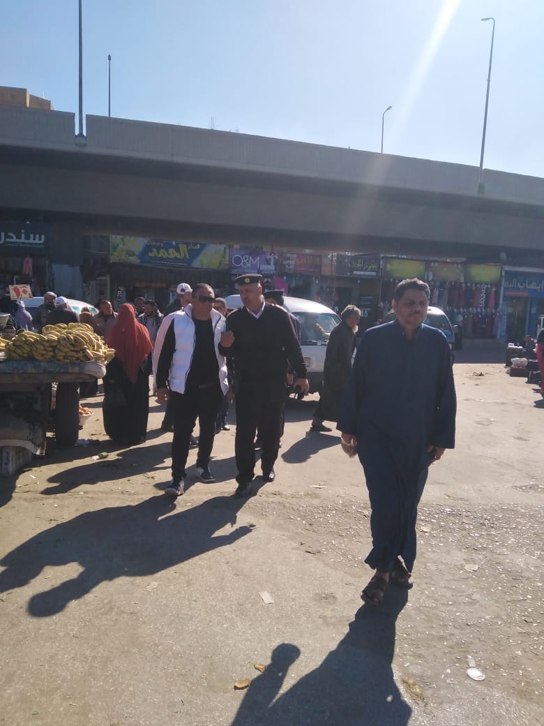  شنت إدارة الإشغالات بنها ،اليوم برئاسة السيد حامد مدير إدارة الإشغالات وبمعاونة الجهاز المعاون والمكون من كلا من أيمن مغاوري وبالتنسيق مع شرطة مرافق ببنها تم الدفع بسلسلة من الحملات الهادفة للحفاظ على المنظر الجمالي لكوبري الرياح التوفيق ببنها والطرق والشوارع المؤدية لمنطقة منشيه النور ومنع التكدس وتسير حركه المواطنين على الكبارى والطرق. وجاء هذا تنفيذا لتوجيهات اللواء عبد الحميد الهجان محافظ القليوبية والمحاسب محمد عبد الحميد مرعى رئيس الوحدة المحلية لمركز ومدينة بنها بتكثيف الحملات لمواجهة ظاهرة الإشغالات بشوارع مدينة بنها وخاصة على الكبارى والشوارع والطرق الرئيسية والتى تمثل عائقا للطريق امام المواطنين وتشوه المظهر الجمالي للمدينة. وشهدت مدينة بنها عدة حملات بالعديد من القرى وعدد من مناطق المدينة لإزالة اى معوقات أمام المواطنين.