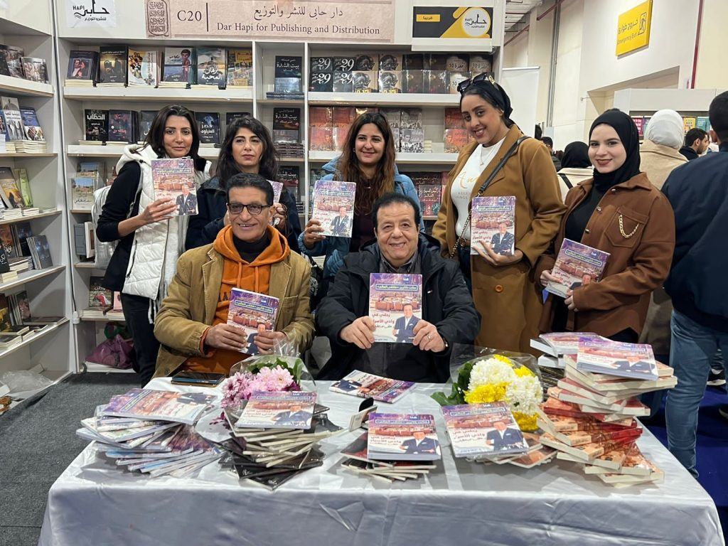 عاطف عبد اللطيف يسلط الضوء على مدينة سانت كاترين في معرض القاهرة للكتاب