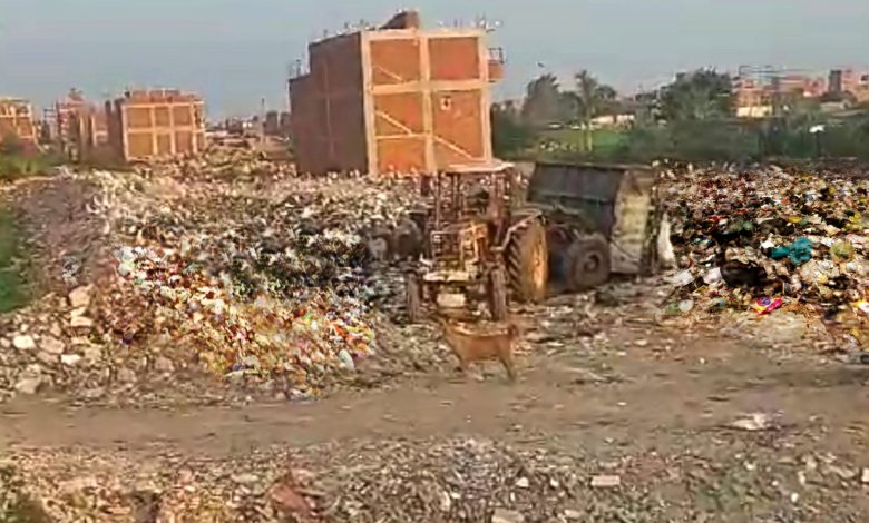 Photo of جريمة.. أرض زراعية بمدينة بنها تتحول لمدفن صحي لمخلفات القرى المجاورة.. من المسؤول