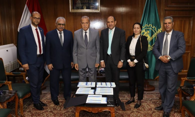 Photo of محافظ القليوبية يستقبل أعضاء البنك الزراعي المصري لتقديم تبرع بمبلغ نصف مليون جنيه لصالح الأسر الأكثر احتياجا بالمحافظة لتوزيعها خلال شهر رمضان المبارك