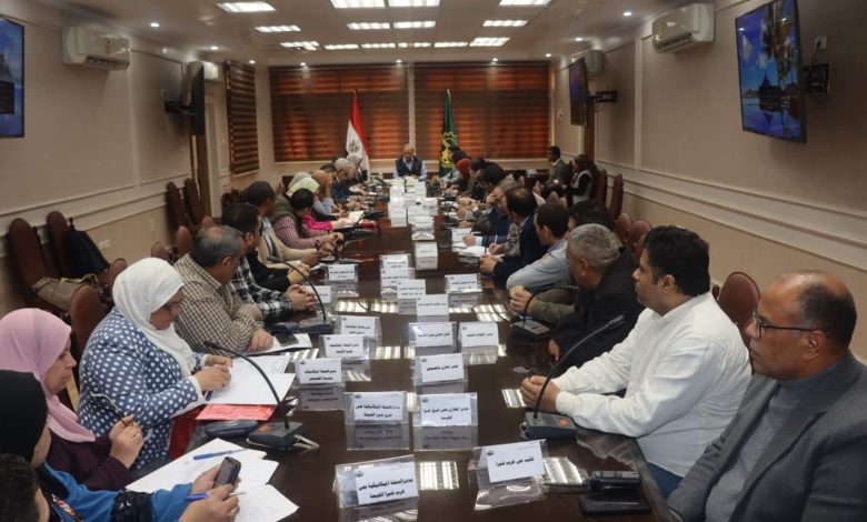 Photo of محافظ القليوبية يعقد الاجتماع الدوري لمتابعة منظومة النظافة بمدينة شبرا الخيمة والخصوص
