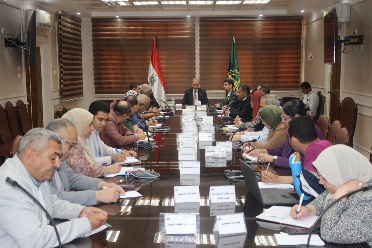 عقد عبد الحميد الهجان محافظ القليوبية، اجتماعًا مع وفد من البنك الدولي لمناقشة عدد من المشروعات المشتركة من بينها مشروع إغلاق المدفن الصحي، بهدف تقليل الانبعاثات البيئية الضارة