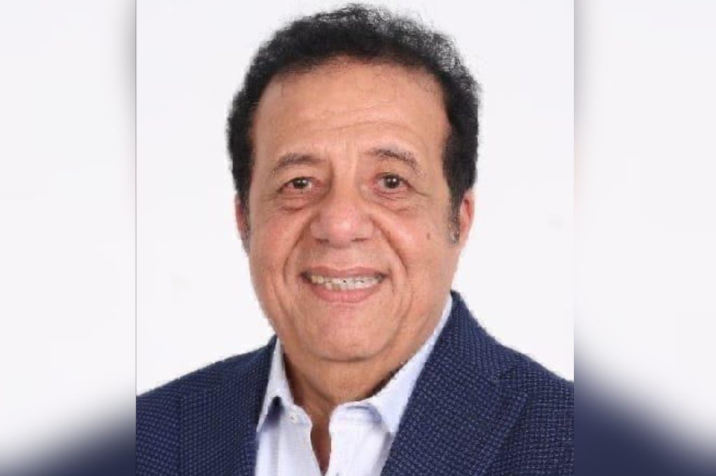  كتب:طاهر يونس قال الدكتور عاطف عبد اللطيف رئيس جمعية مسافرون للسياحة والسفر عضو جمعيتي مستثمري جنوب سيناء ومرسى علم أن نسب الاشغالات السياحية بالتزامن مع عيد الاضحى المبارك كاملة العدد في اغلب الفنادق خاصة في القاهرة والاسكندرية و العلمين الجديدة لتصل الى نسبة 100٪؜. وكشف د. عاطف عبد اللطيف في تصريحات صحفية أنه طبقا للحجوزات المسبقة في المدن السياحية فنجد ان نسب الاشغال الفندقي في شرم الشيخ تتراوح ما بين 75و 80٪؜ وكذلك في مدن جنوب سيناء مثل رأس سدر ود هب وطابا ونويبع و اشار الى وجود جنسيات اجنبية مختلفة في شرم الشيخ و جنوب سيناء و هي الايطاليين و الروس و الاوكران و البولنديين و الاتراك و العرب والمصريين هذا بخلاف الكازاخستانيين . و اكد د. عاطف عبد اللطيف أنه بالنسبة للسياحة الداخلية فإن المصريين يبحثون عن الاماكن السياحية المتميزة و اسعارها مناسبة و هناك الكثير من الاماكن السياحية في مصر التي تجذب المصريين لقضاء أجازة العيد بها مثل نويبع وطابا ودهب وسفاجا . و أوضح د. عاطف أن مدينة العلمين والساحل الشمالي تشهد اشغالات كبيرة جدا سواء في الفنادق أو الوحدات و الشاليهات بالقرى السياحية هناك خاصة من المصريين و العرب و بالفعل بدأت الحركة تتزايد بشكل ملحوظ هناك منذ بداية شهر يونيو وستصل الى مرحلة كامل العدد خلال عيد الأضحى المبارك . وفيما يتعلق بمرسى علم والغردقة اكد ان نسبة الاشغالات السياحية ستصل الى 90٪؜ في أغلب الفنادق واغلبها جنسيات اجنبية من الايطاليين و الاوكران بالاضافة الى بعض الجنسيات العربية و يتواجد المصريون بشكل كبير . و اوضح عاطف عبد اللطيف أن الحركة السياحية من المنتظر ان تستمر بشكل كبير وارتفاع في نسب الاشغالات بعد عيد الاضحي نتيجة لبداية الموسم الصيفي و الاجازات وانتهاء العام الدراسي وعودة المصريين بالخارج لمصر لقضاء اجازاتهم وكذلك الايطاليين و الاتراك بشكل خاص اما السوق الاوكراني و الروسي سيتراجع خلال شهري يوليو واغسطس لانهم لا يفضلون درجات الحرارة المرتفعة و سيعاودون التزايد بداية من شهر سبتمبر . و اشار الى أن السائح التركي يعشق الاقامة في شرم الشيخ و القاهرة وزيارة المعالم التراثية و التاريخية في القاهرة و الاستمتاع بشواطئ شرم الشيخ وهي سياحة عائلية بالدرجة الأولى. ونوه الى ان نسب الاشغالات في الاقصر واسوان ضعيفة نتيجة لارتفاع درجات الحرارة و اقبال السائح على قضاء الاجازات على الشواطئ.