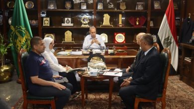 Photo of محافظ القليوبية يعقد اجتماعاً مع عدد من مسئولي البنك الأهلي لمناقشة استغلال أراضي المحافظة لخدمة المواطنين