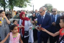 Photo of وسط فرحة غامرة لمواطني القليوبية وزائريها.. المحافظ يؤدي صلاة عيد الأضحى بمسجد ناصر بمدينة بنها ويقدُم التهنئة والورود للمواطنين