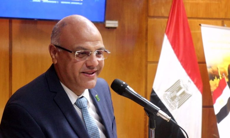 Photo of محافظ القليوبية يشارك في تكريم الأسر الفلسطينية المتضررة من العدوان على غزة