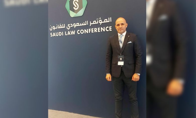 Photo of الدكتور أحمد عزت القاضى المصرى بالمحكمة الدولية يشارك في مؤتمر القانون السعودي