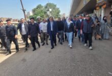 Photo of لوضع حل جذري.. محافظ القليوبية يقود حملة لنقل الباعة الجائلين من كوبري الرياح التوفيقي وعزبة السوق ببنها وإعادة الانضباط للشارع
