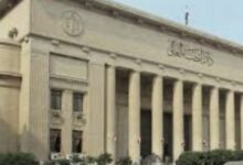 Photo of وصل المتهمون بواقعة إطلاق النار على أب ونجله في باسوس بالقناطر الخيرية لمحكمة جنايات شبرا الخيمة لحضور جلسة محاكمتهم.