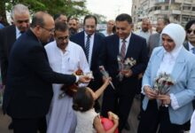Photo of محافظ القليوبية يشارك المواطنين فرحة العيد بكورنيش بنها.. ويوزع الورود والهدايا على الأطفال وسط أجواء احتفالية مبهجة