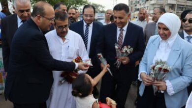 Photo of محافظ القليوبية يشارك المواطنين فرحة العيد بكورنيش بنها.. ويوزع الورود والهدايا على الأطفال وسط أجواء احتفالية مبهجة