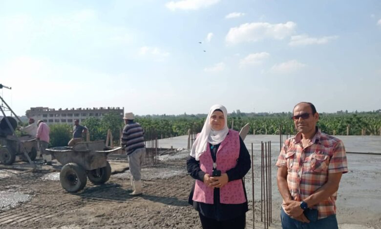 Photo of رئيسة الوحدة المحلية بقرية طحلة تتابع أعمال إنشاء مستشفى الرملة الخيري وتؤكد دعمها للمشروع
